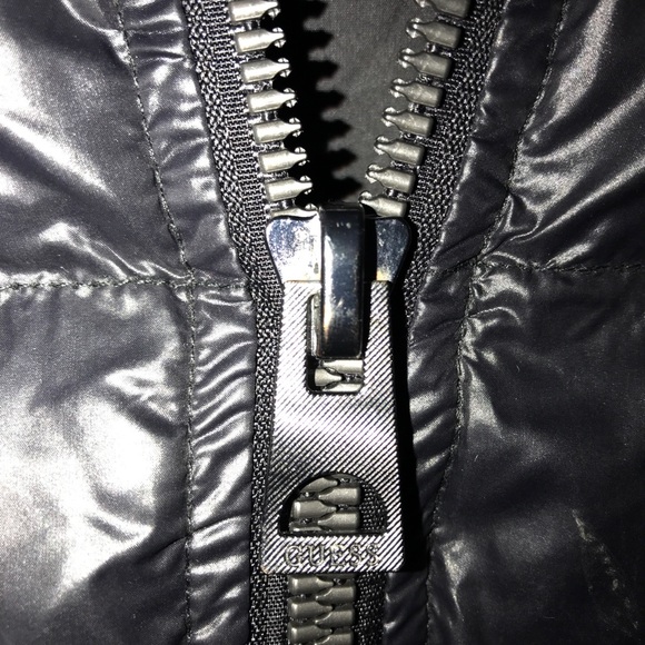Guess jacket size small - Picture 3 of 8